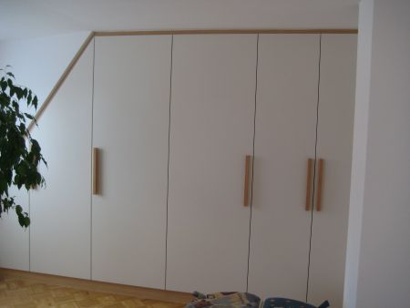 Kleiderschrank 1